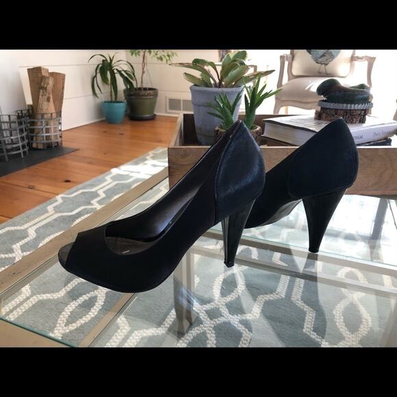 Kenneth Cole Black Peep Toe Heels, Size 7 - Picture 3 of 8